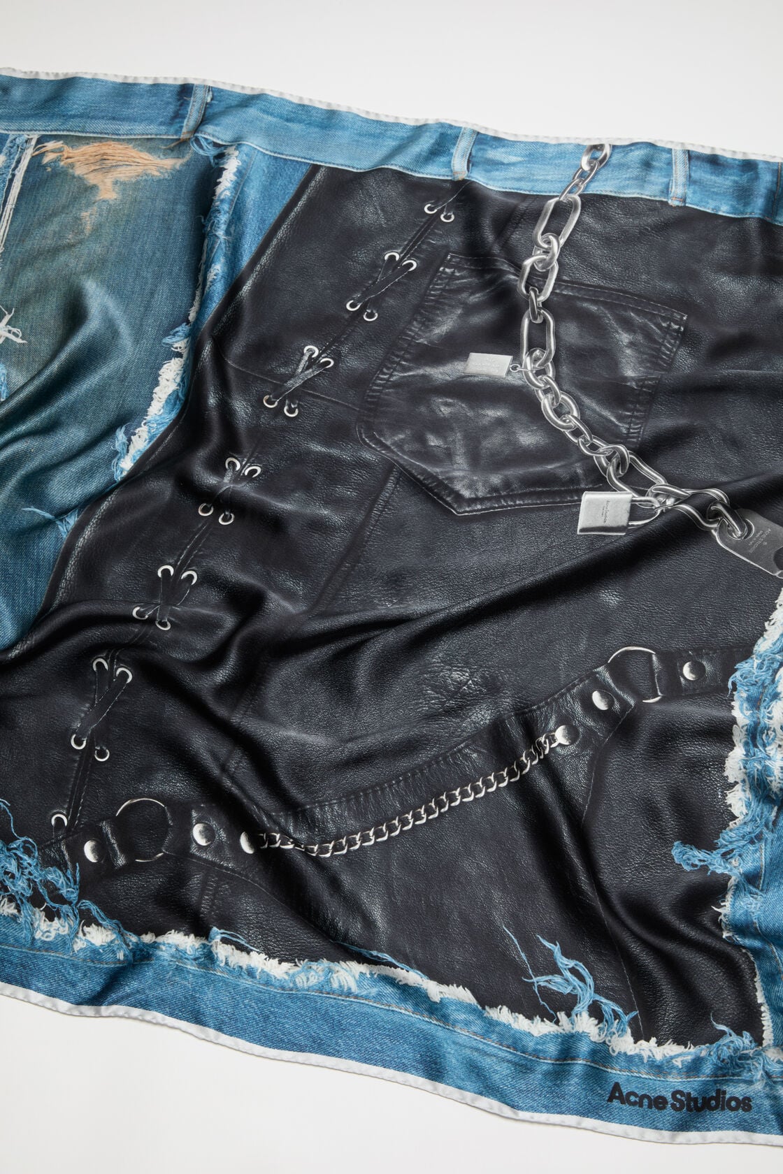 Acne Studios Printed silk scarf - Black/blue