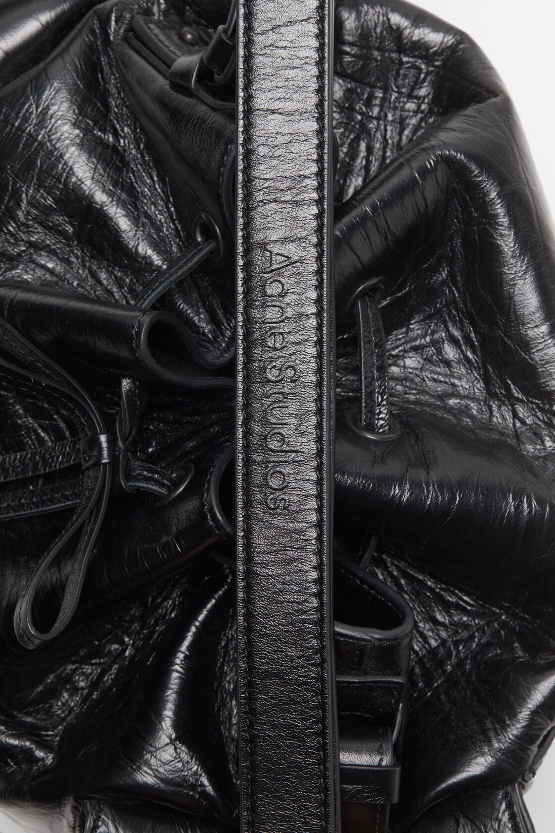 Acne Studios Multipocket bucket bag - Black