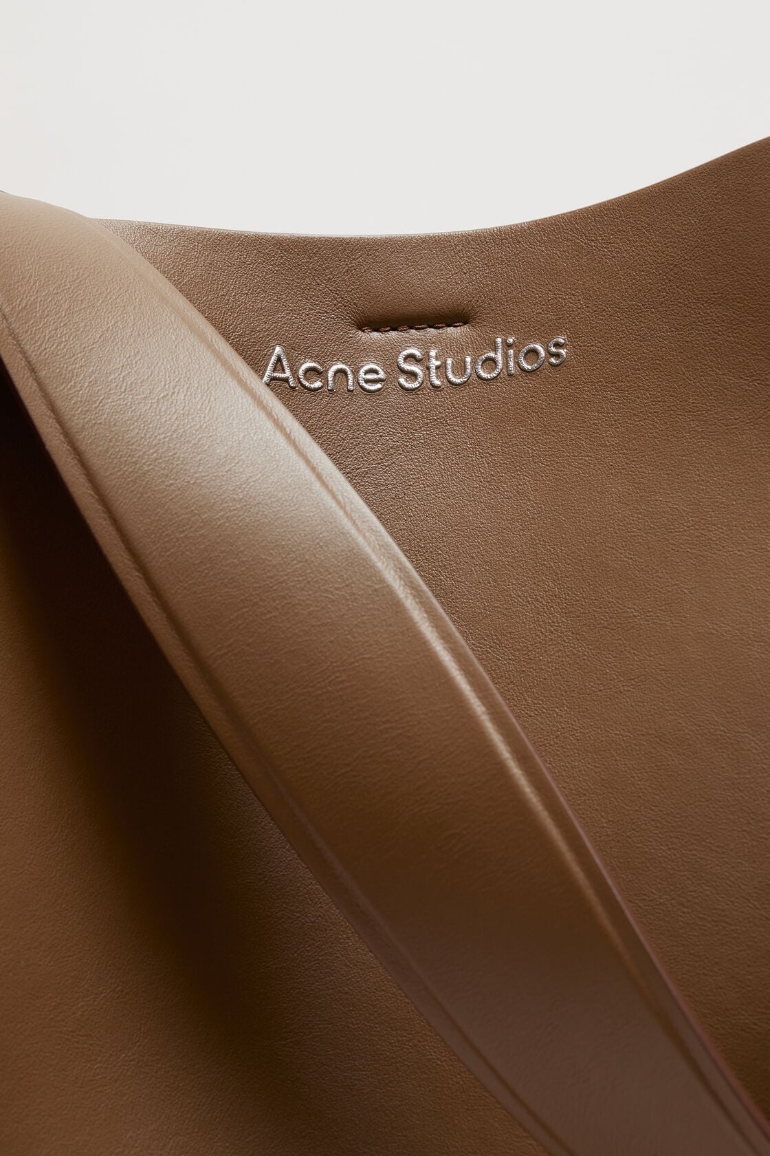 Acne Studios Musubi midi shoulder bag - Camel brown