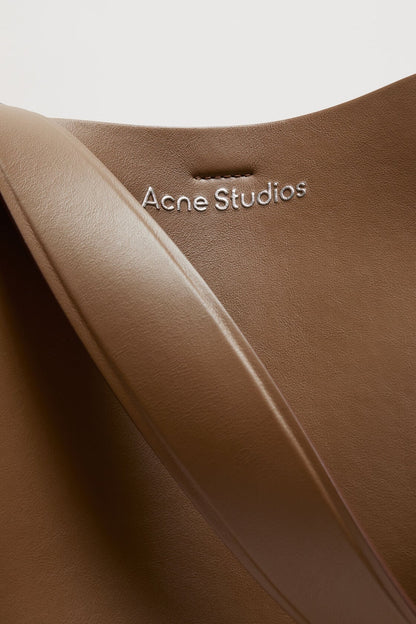 Acne Studios Musubi midi shoulder bag - Camel brown