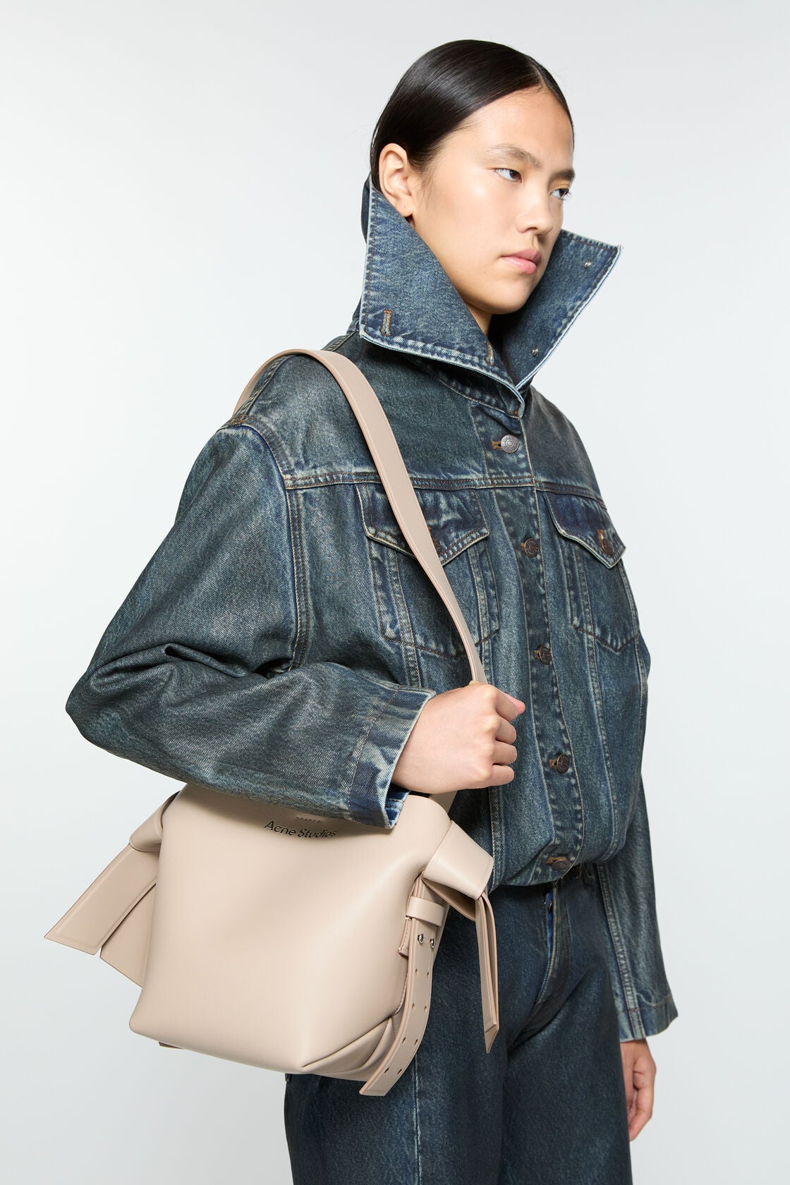 Acne Studios Musubi mini shoulder bag - Taupe beige
