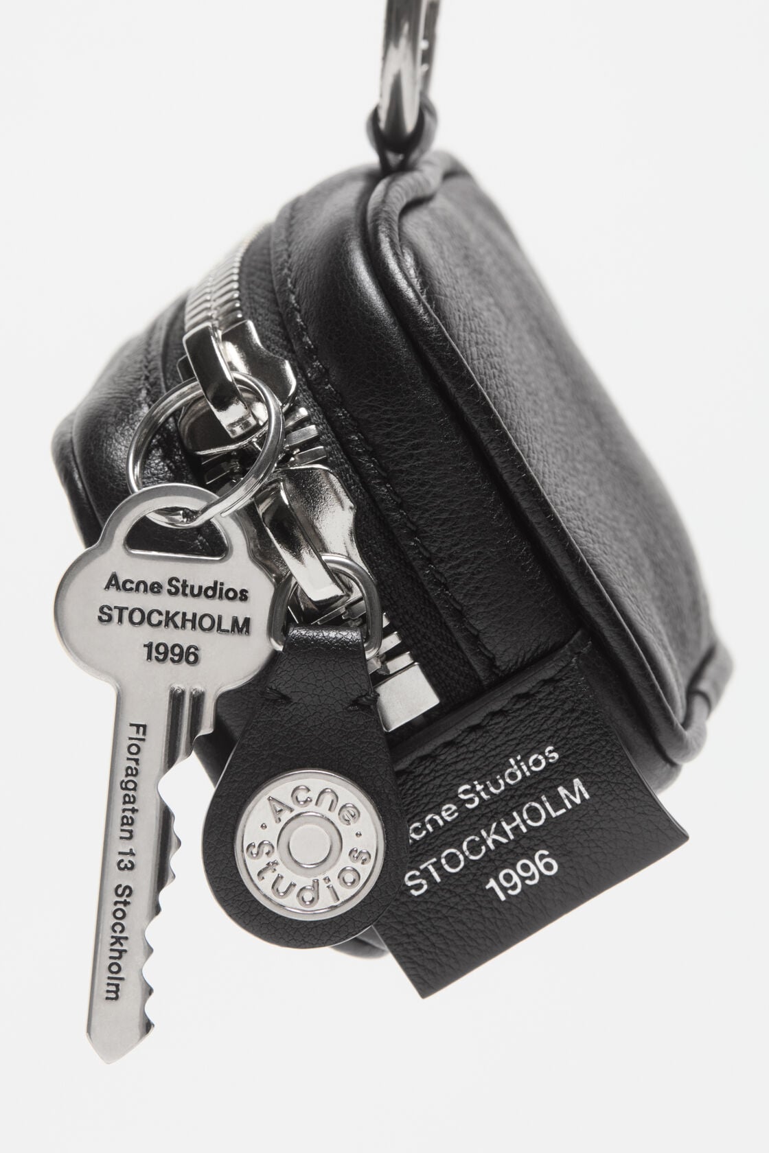 Acne Studios Camero Clip headphones case - Black