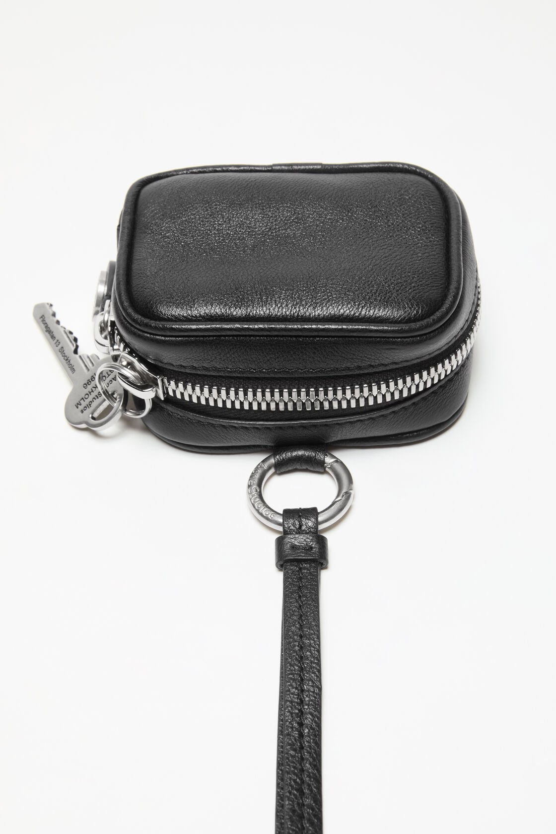 Acne Studios Camero Clip headphones case - Black
