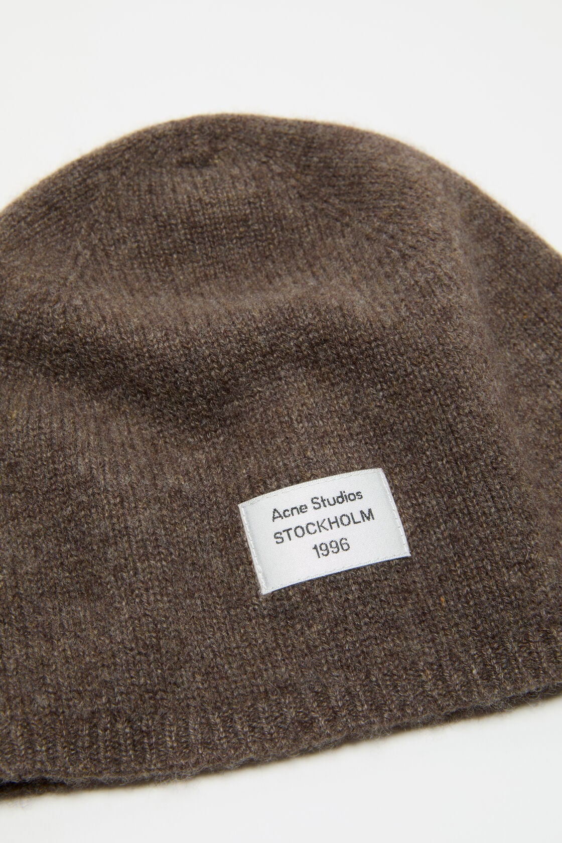 Acne Studios Cashmere beanie with logo - Walnut brown