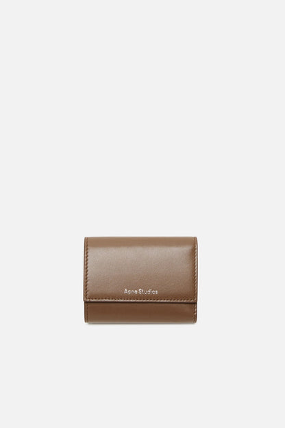 Acne Studios Trifold leather wallet - Camel brown