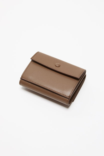 Acne Studios Trifold leather wallet - Camel brown
