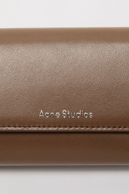 Acne Studios Trifold leather wallet - Camel brown